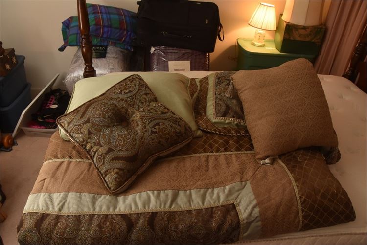 King Comfortable Set With Pillows