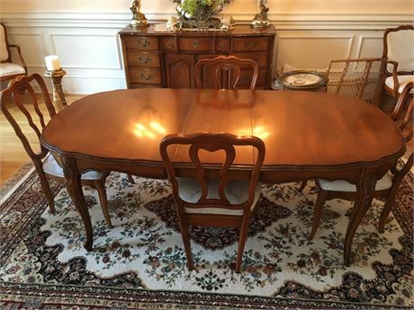 Dining Room Table w/ 6 Chairs
