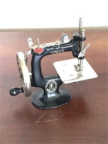 Lot 54. Mini Singer Sewing Machine Buttonholer