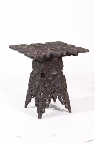 Relief and Carved Occasional Table | Mesa Auxiliar Tallada y con Relieve