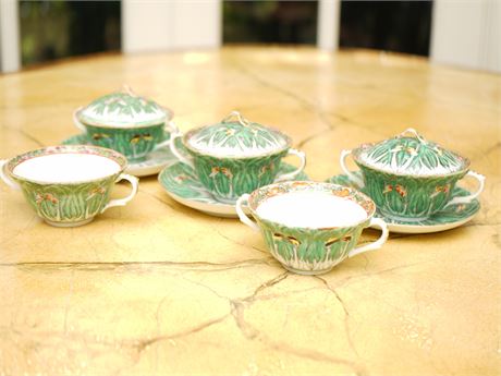 Set of 3 Chinese Export Porcelain Covered Bowls in Cabbage Leaf Pattern