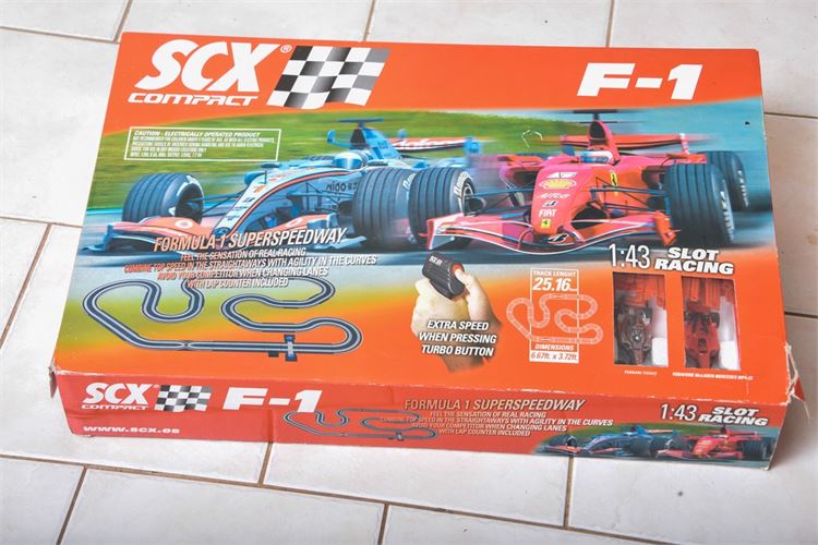SCX COMPACT F-1 Racing Track