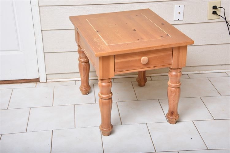 BROYHILL Wooden End Table