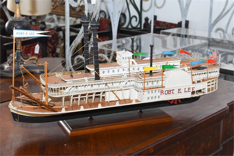 Model of the Steamship ROBERT E LEE