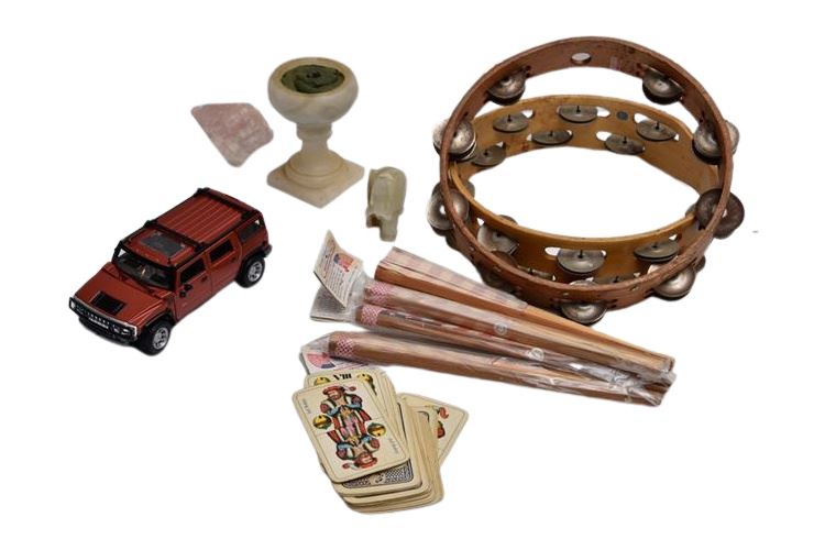 Miscellaneous Decorative Objects & Musical Instruments