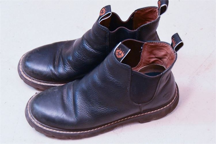 ARIAT Chealsea Boots Size 7.5