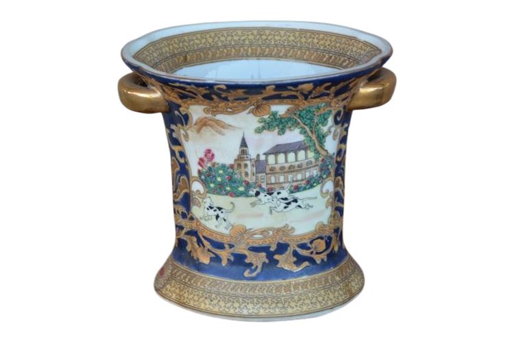 Chinese Qianlong Style Decorative Porcelain Cobalt Blue and Gold Gilt Fox Hu