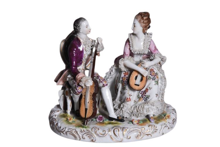 Ludwigsburgh -couple with instruments