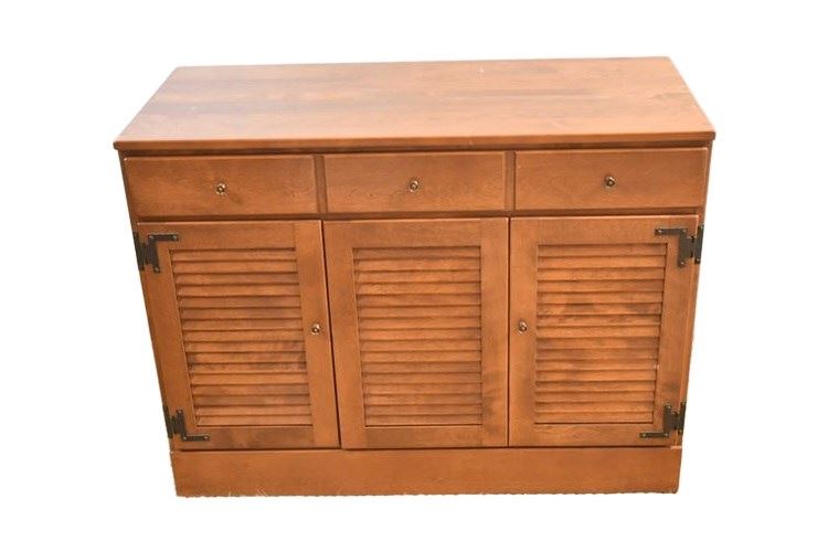 Ethan Allen / Baumritter Heirloom Nutmeg Maple Shutter Door Cabinet