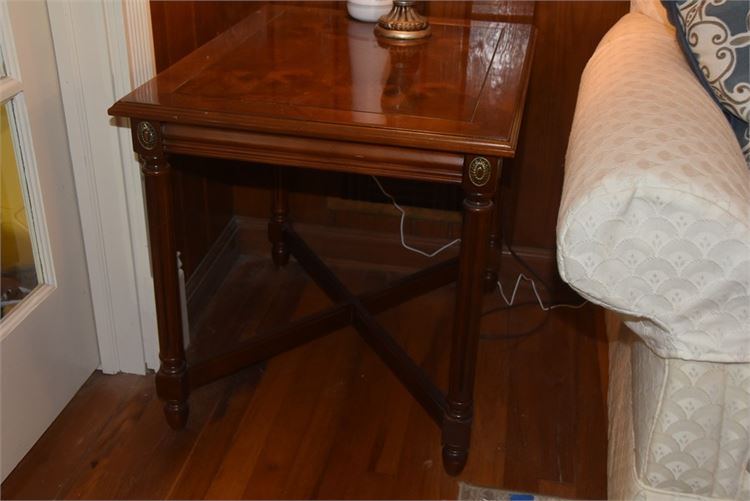 Traditional Style Wooden End Table