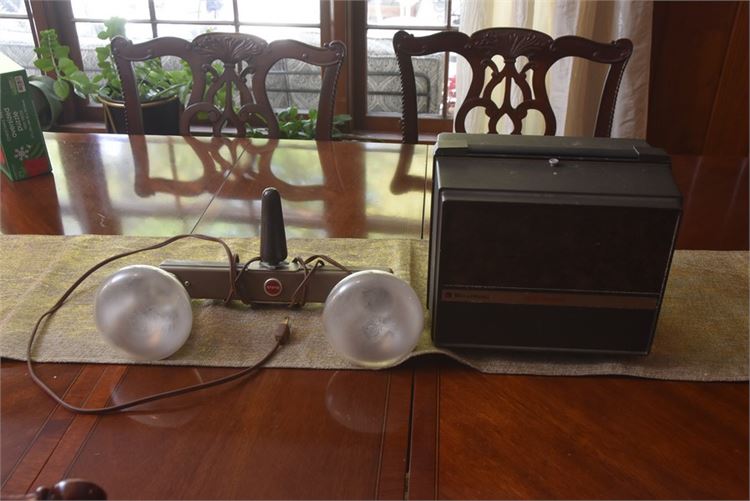 8MH Motion Picture Projector W/2 lamp movie light
