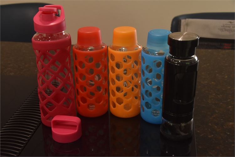 Group Glass Drinking Bottles With Silicone Sleeves