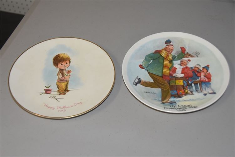 Two (2) Vintage Collectable Plates