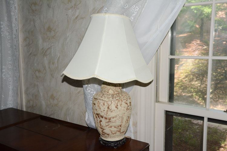 White Chinese Cinnabar Style Lamp