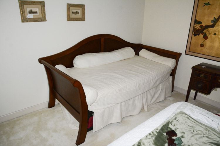 Mahogany Trundle Day Bed
