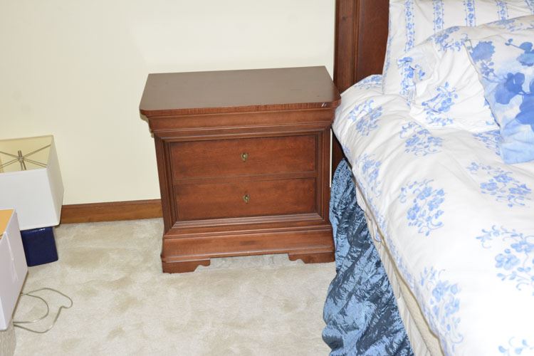 Pair (2) Thomasville Bedside Chest